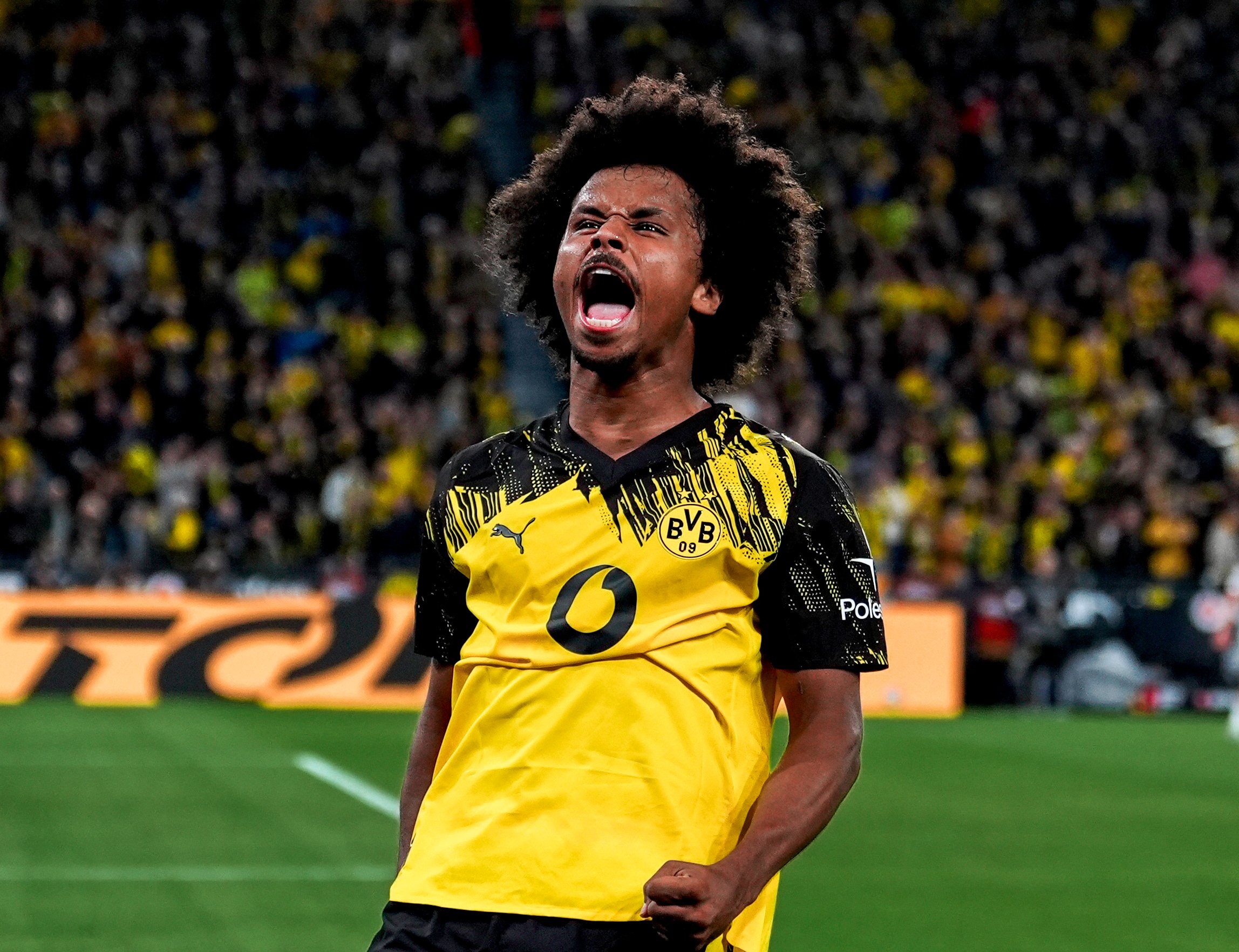 دورتموند يتجاوز فولفسبورج بهدف أديمي ويواصل مطاردة بايرن ميونيخ