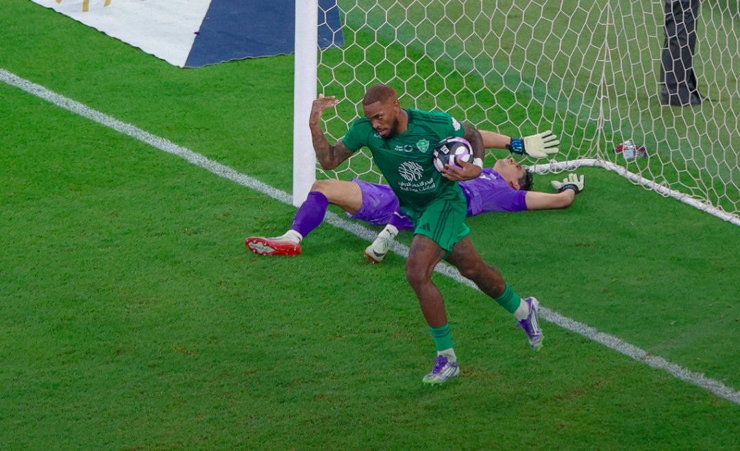 توني يقتحم تاريخ كلاسيكو الأهلي والهلال ويصبح ثالث الهدافين