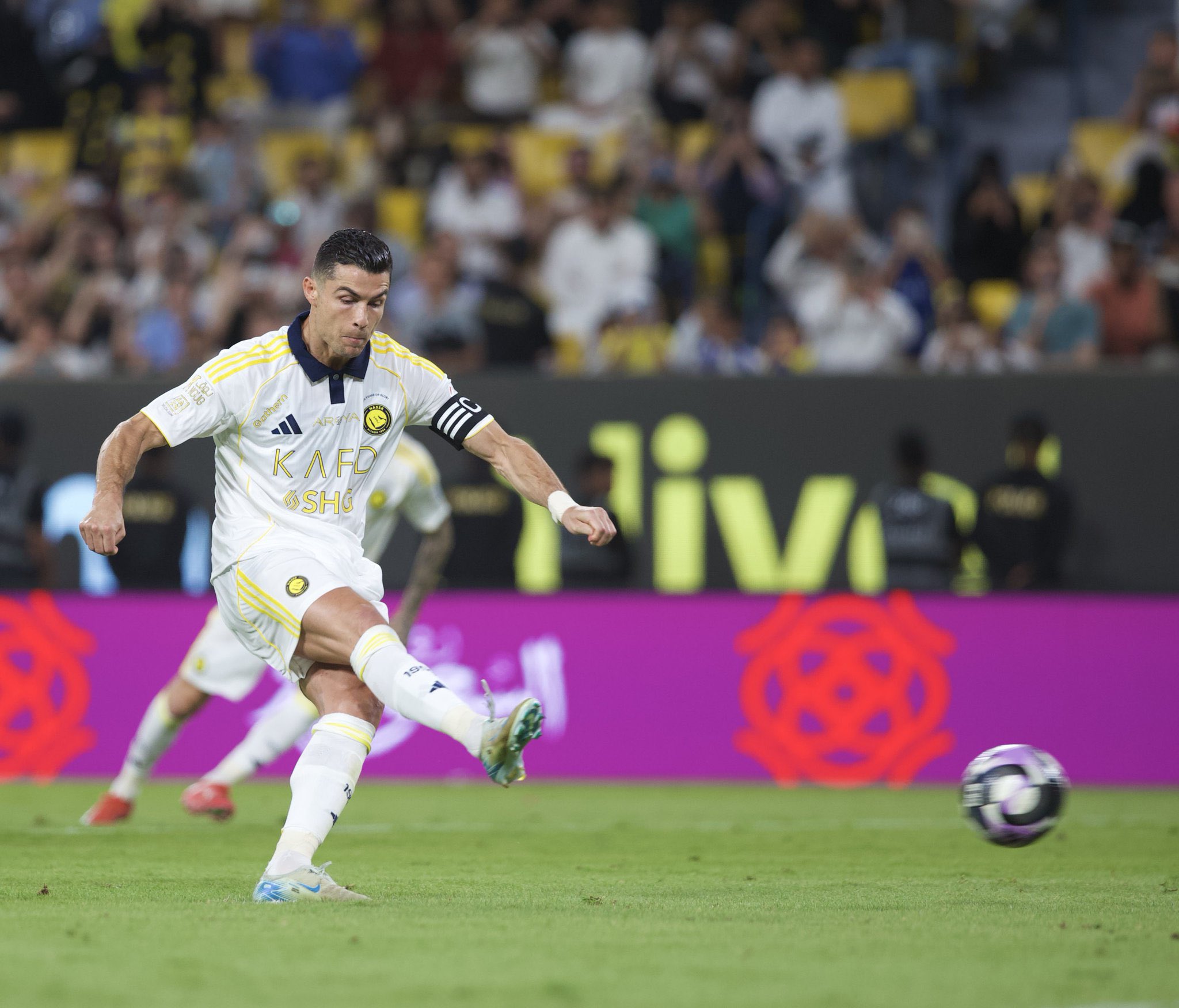 النصر يخطط لصفقة مدوية.. صديق رونالدو في الطريق إلى الرياض