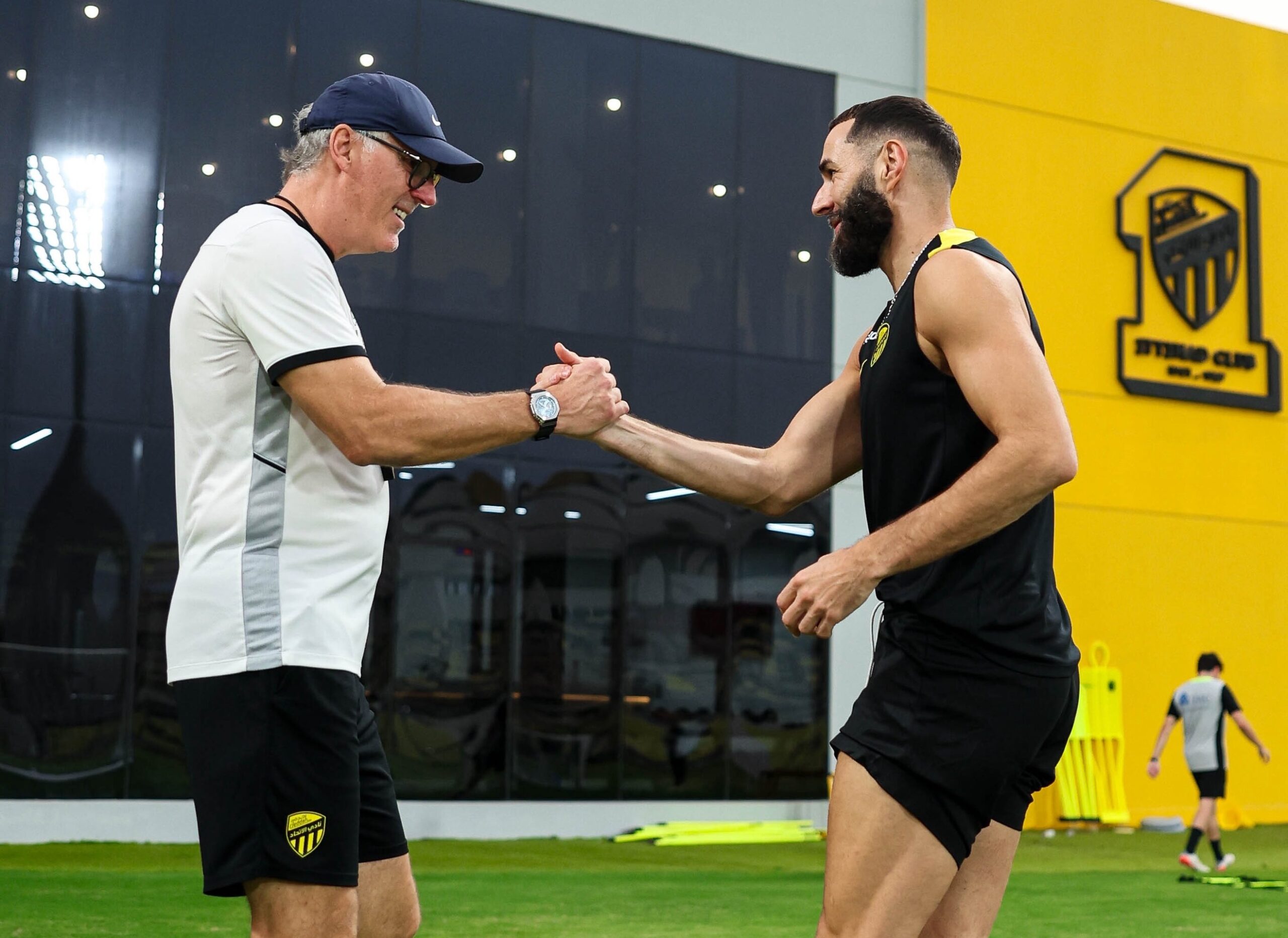 هل يلحق بنزيما بمواجهة الاتحاد ضد الوحدة في كأس خادم الحرمين الشريفين؟